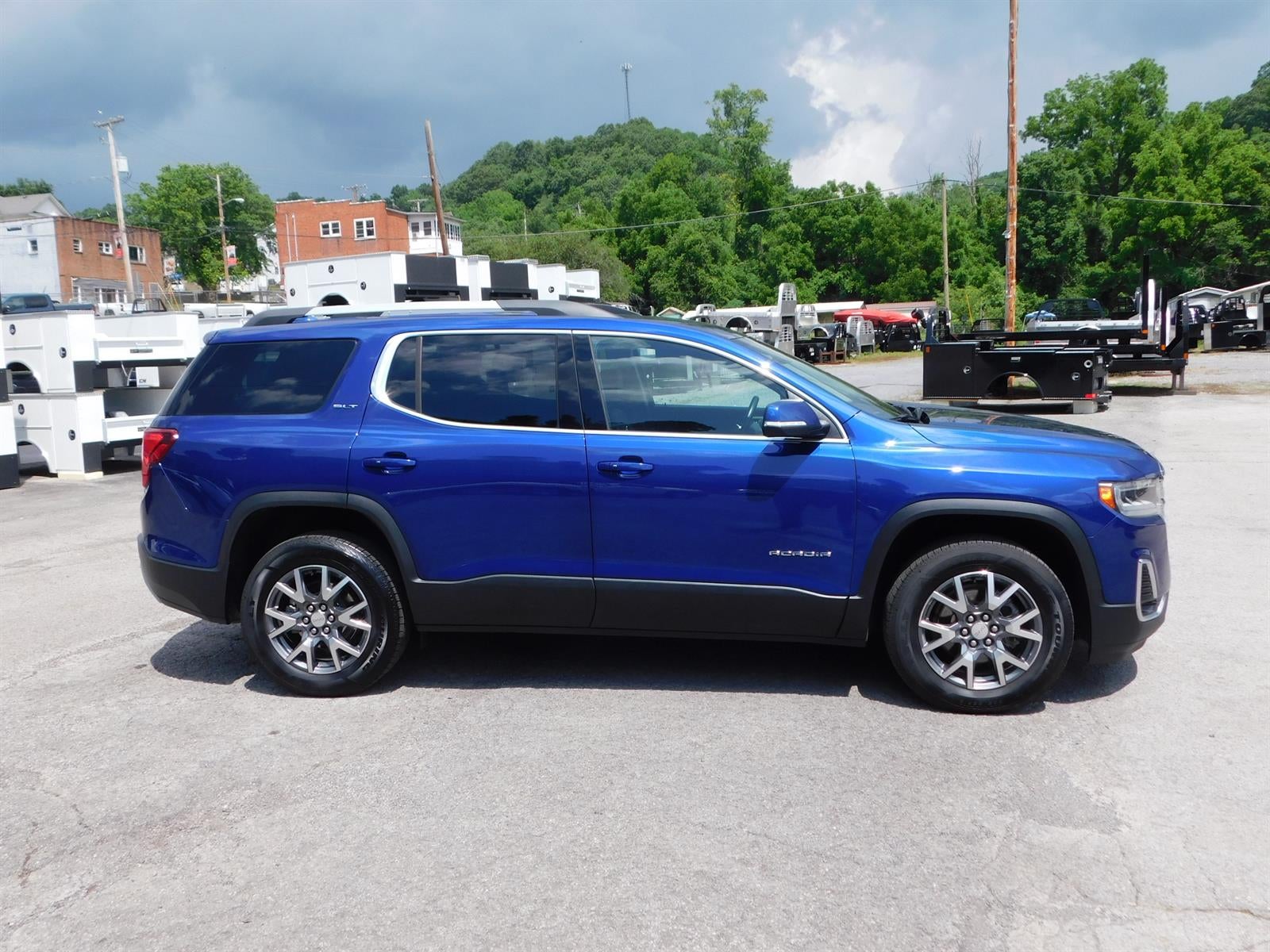2023 GMC Acadia SLT