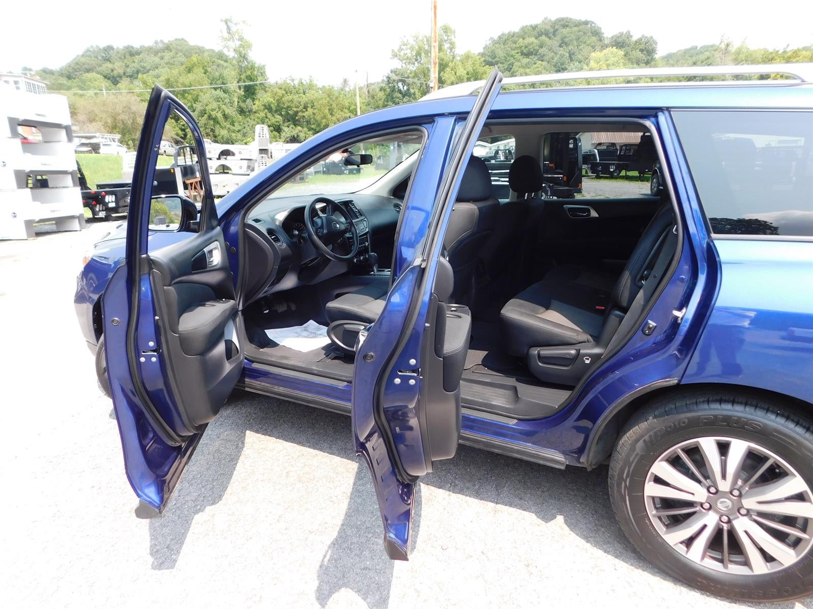 2017 Nissan Pathfinder S