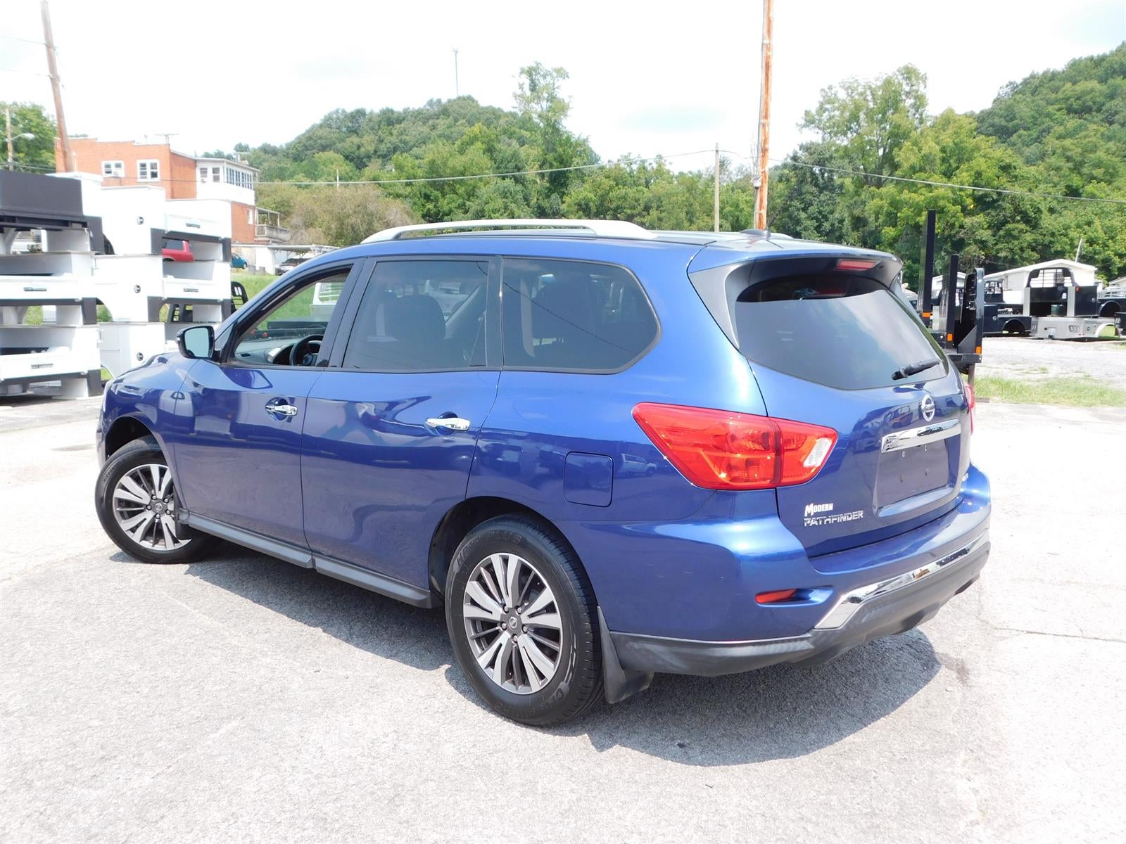 2017 Nissan Pathfinder S